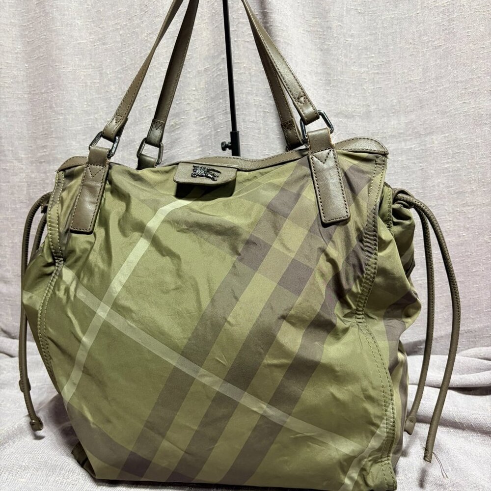Burberry Green Plaid Tote Bag - Picture 2 of 9